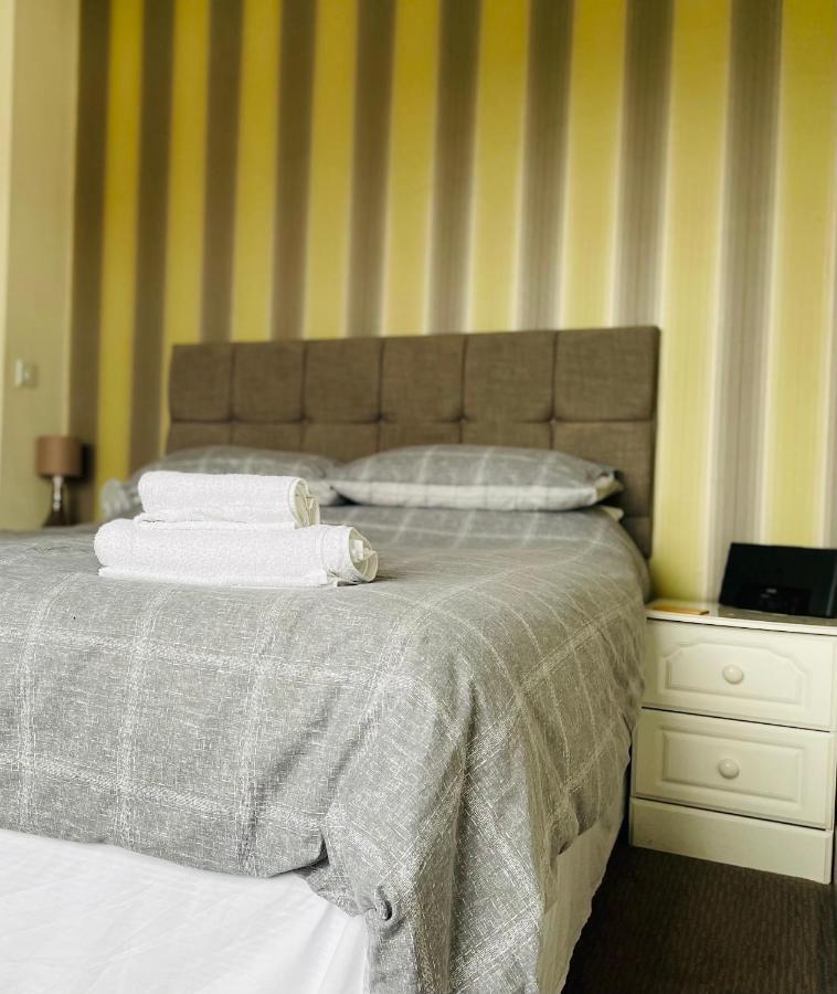 Hotel The Stag Northwood  Esterno foto